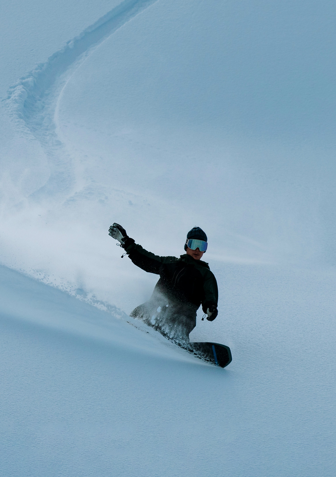 foto van een snowboarder
